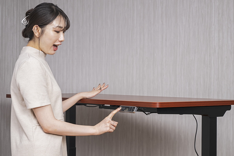 楽々と高さ調整できる電動昇降ならではの使い勝手をチェック！