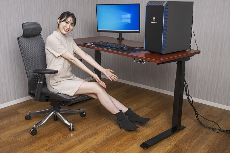 足元広々で、リラックスして仕事できる