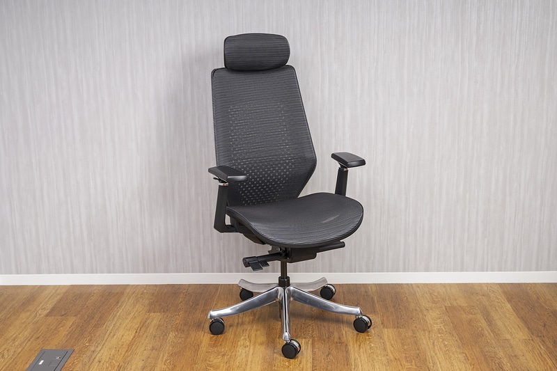 今回合わせて試用した、セット購入もできるチェア「OC14」