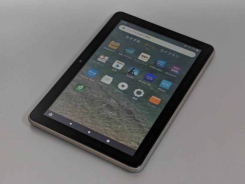 ベゼル幅は均等なので、カメラが横位置になることさえ許容すれば、縦向きでの利用にも違和感はない