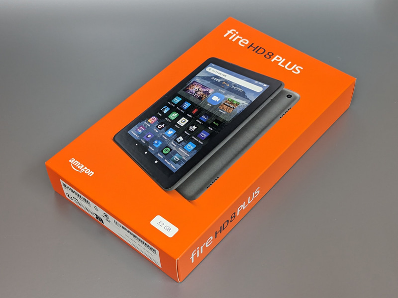 パッケージは箱型。特徴的なオレンジのカラーはFireタブレット共通