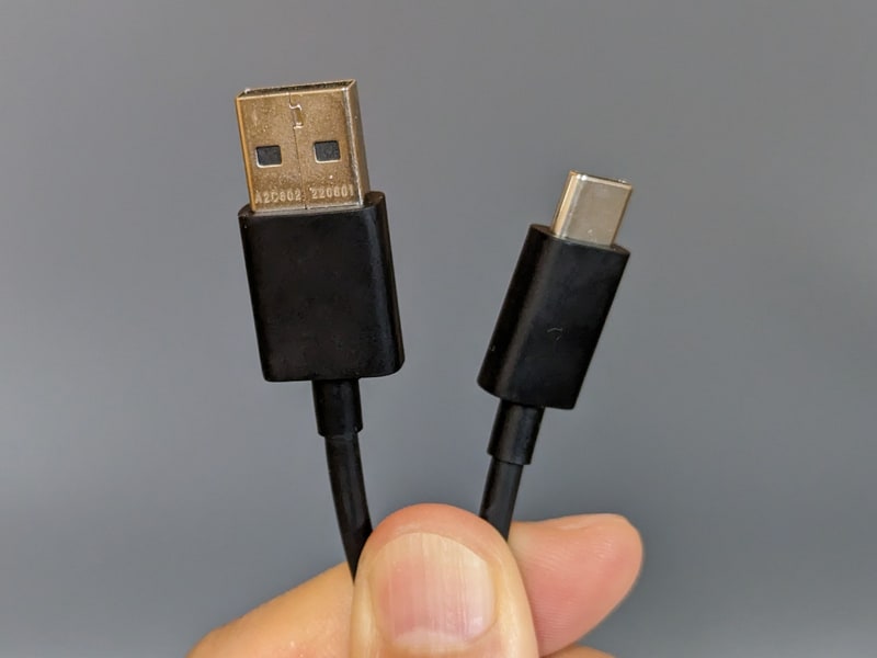 ケーブルはUSB A-C仕様