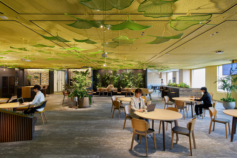 オープンな環境で仕事を行なえるエリアもある