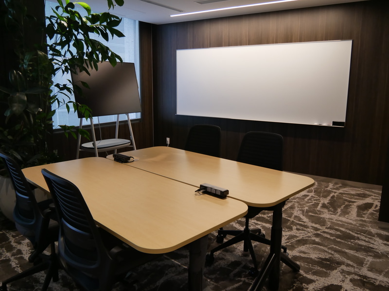 オープンスペースで会議が行なえるエリア