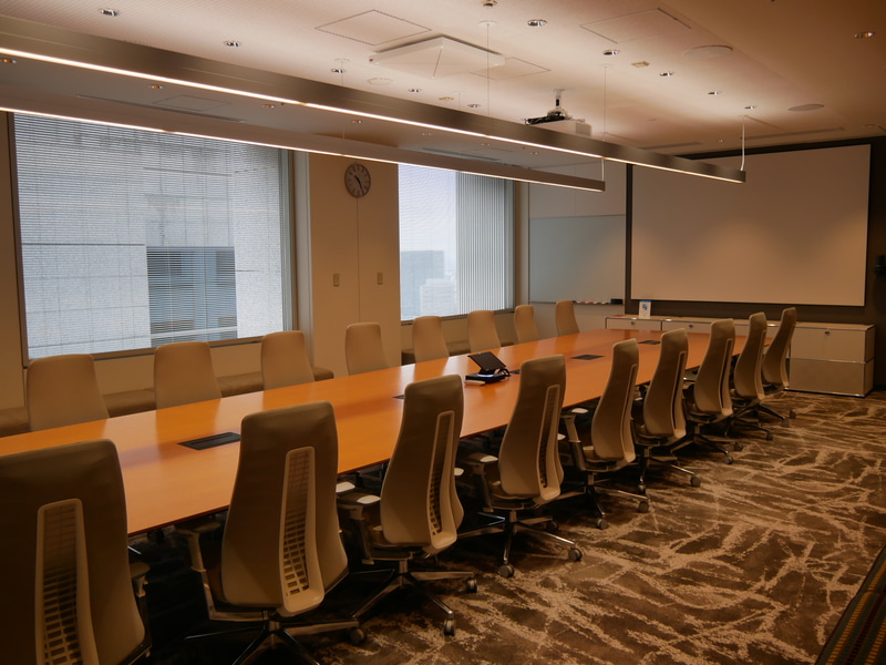 31階のミーティングルーム。この部屋は小規模の記者会見でも使われていた