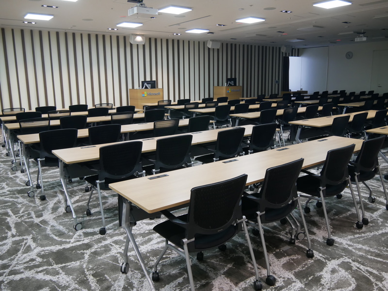 31階のセミナールームBの様子。ゲストフロアで最も大きな会議室だ