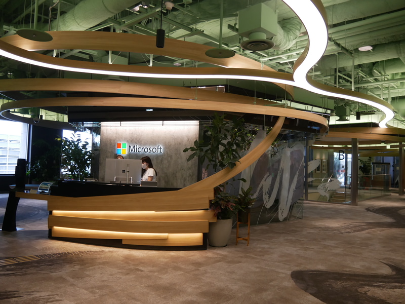 31階の受付の様子。30階の受付と基本デザインは同じだ