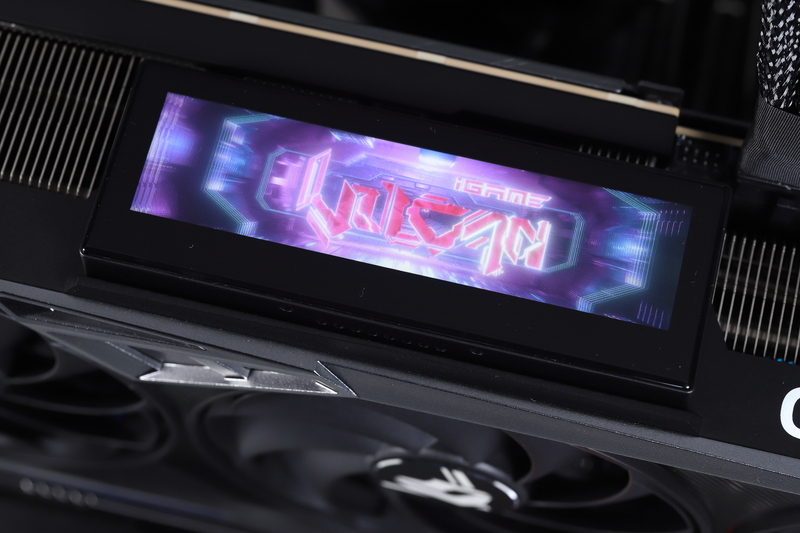 iGame Smart LCDを水平方向に取り付けた状態