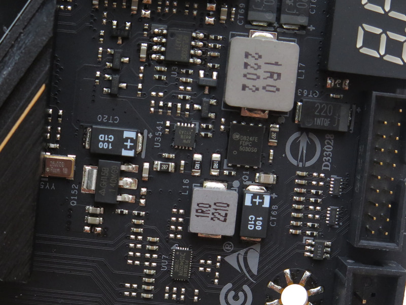 チップセットの電源回路周りと思われる実装