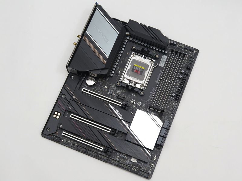 X670E VALKYRIE