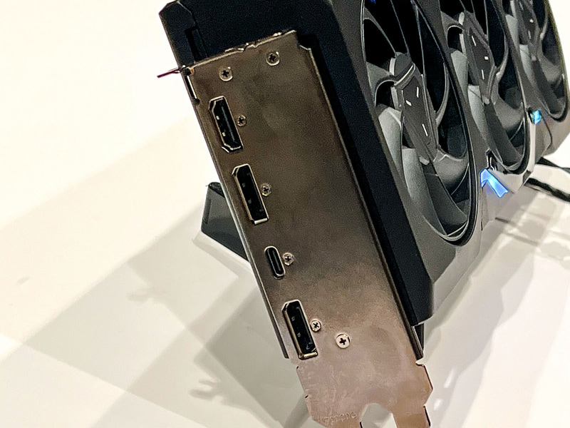 Radeon RX 7900 XTXの端子。上からHDMI、DisplayPort、USB Type-C、DisplayPort