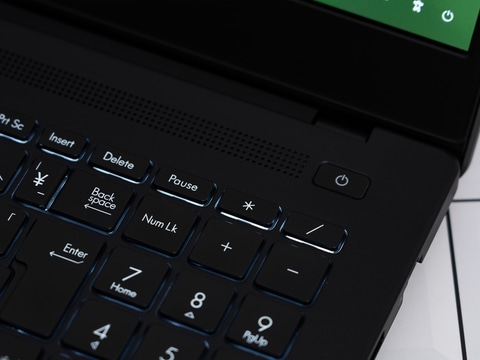 Hothotレビュー】RTX A3000とOLEDを搭載したASUSのプロ向けノートの