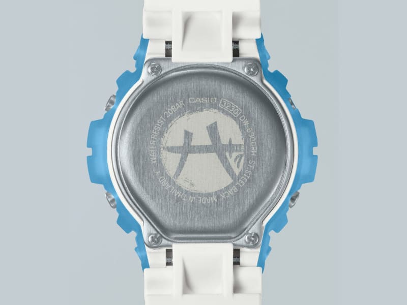 裏蓋にもオリジナルロゴを配置