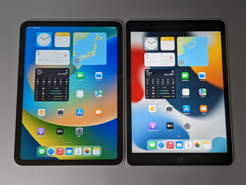左が本製品、右が従来の第9世代モデル。ホームボタンが廃止され画面サイズが大きくなった