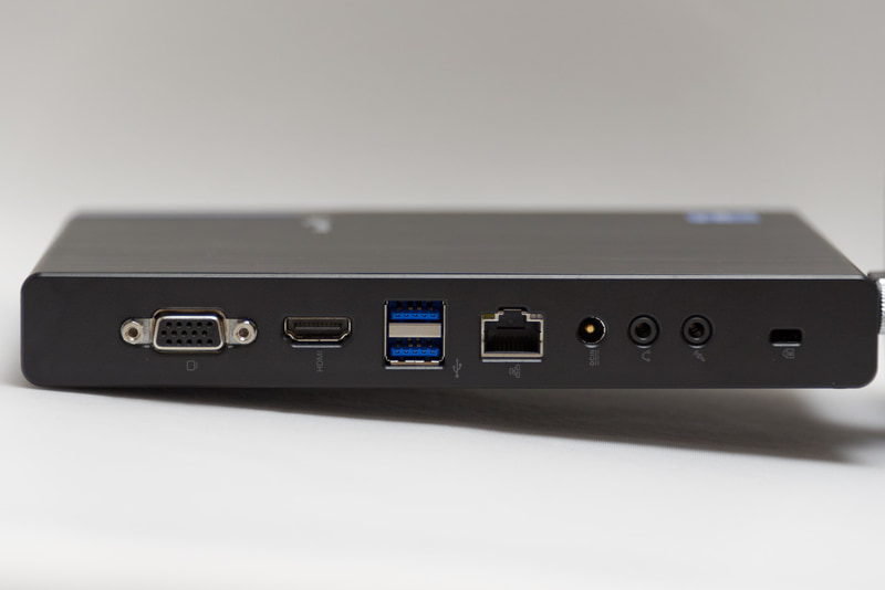 背面インターフェイス。USBポートのほかにGigabit Ethernetも用意