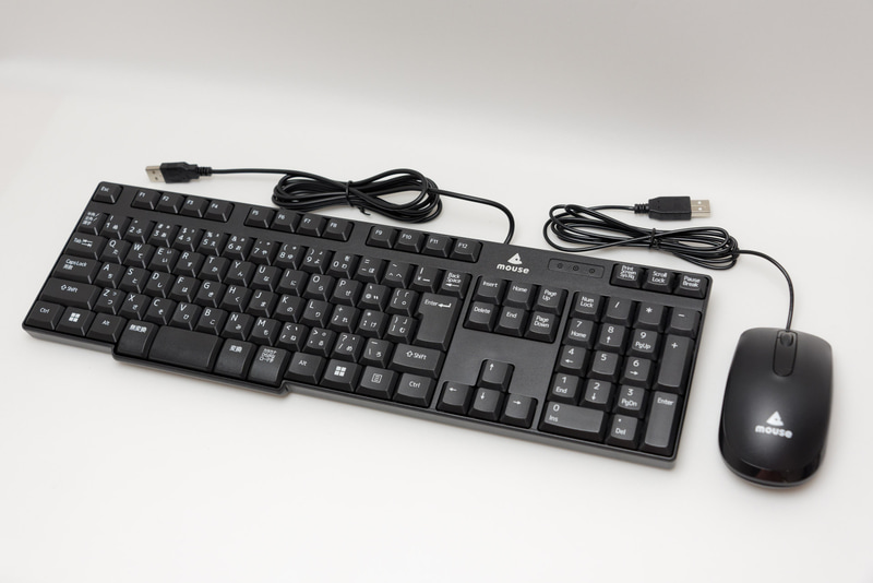 USB接続のキーボードとマウスが付属