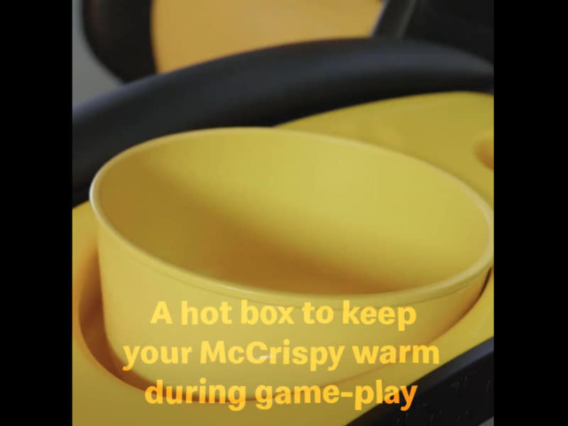 左の保温トレイはバーガー用で蓋付き