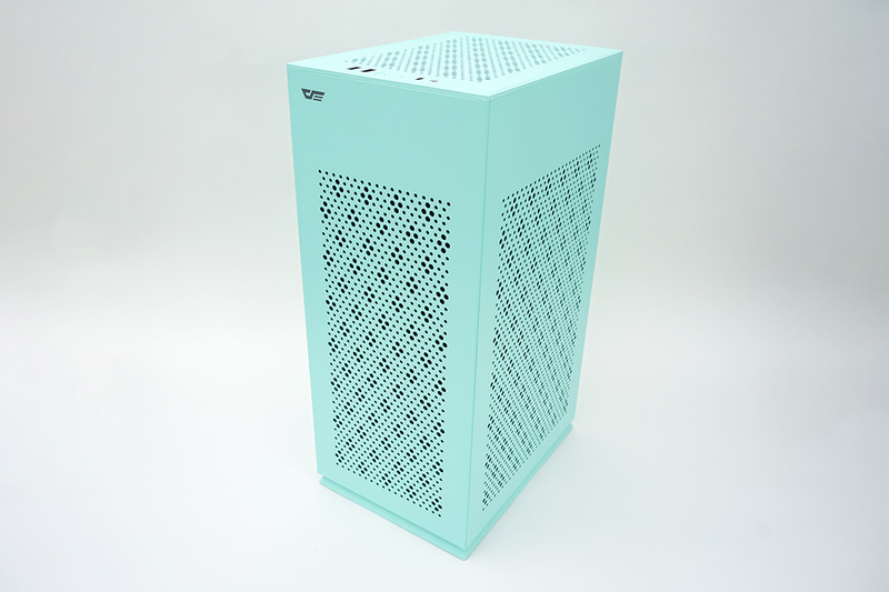 PCケースはdarkFlashのDLH21を選択。カラーは今回のミントを始め、ブラック、ホワイト、ピンクが用意されている。実売価格は1万1,000円前後