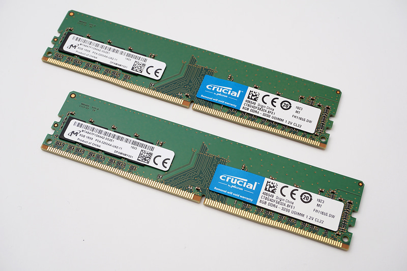 メモリはMicronのCrucial CT2K8G4DFRA32A。DDR4-3200で8GBが2枚セットになったモデルだ。実売価格は6,500円前後