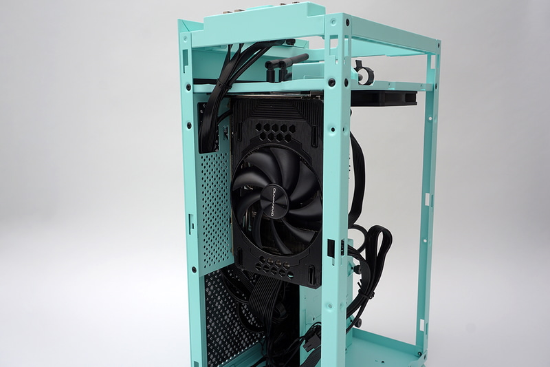 実際に組み込んだところ。短いので、より内部にスペースの余裕はできる