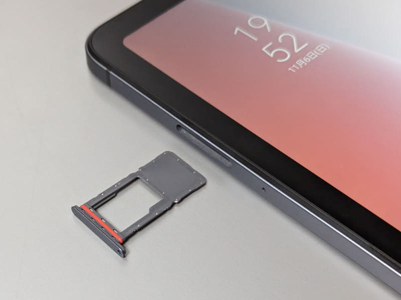 最大512GBまでのmicroSDを利用可能