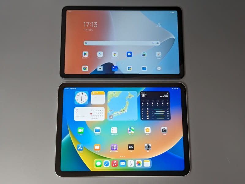 上下に並べたところ。横幅はほぼ同じだが天地サイズが異なる