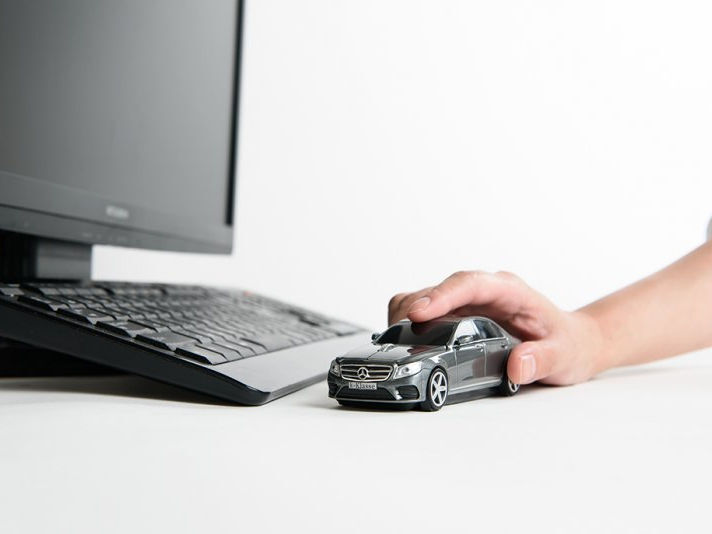 メルセデス・ベンツ Eクラス型無線マウス