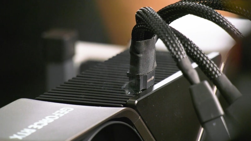 12VHPWRコネクタが溶ける様子