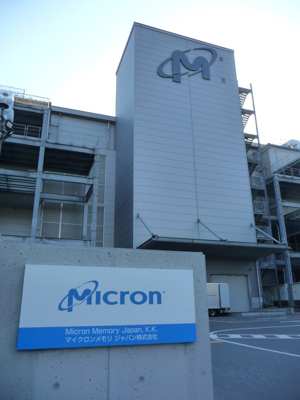 マイクロンジャパン広島工場の北門前。2022年11月16日に筆者が撮影