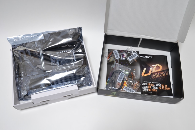Z690 UDを開封。付属品は少なくシンプルな内容