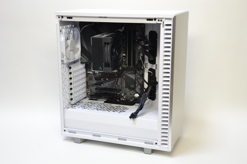 そのほかのパーツも装着し、ケースに組み付けてとりあえず完成