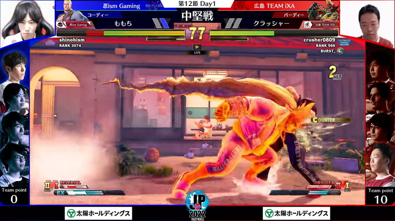 中堅戦はももちコーディーとクラッシャーバーディーの一戦。クラッシャーバーディーの攻めの組み立てがうまく決まらず、なかなか得意の展開に入れない