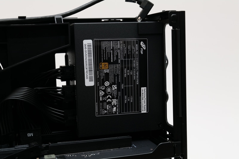 電源はFSP製「FSP750-27SCB」(80PLUS GOLD)が搭載されている
