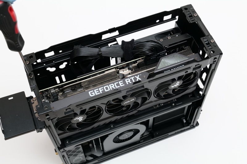 底面のネジを2つはずす