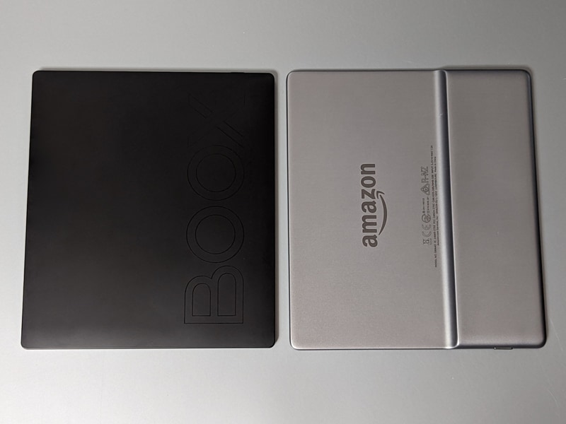 背面。Kindle Oasisのような段差はない