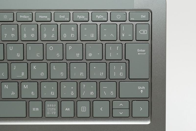 Enterキー付近の一部キーはピッチが狭く、カーソルキーの↑↓が1つのキーを分割して搭載する点は残念