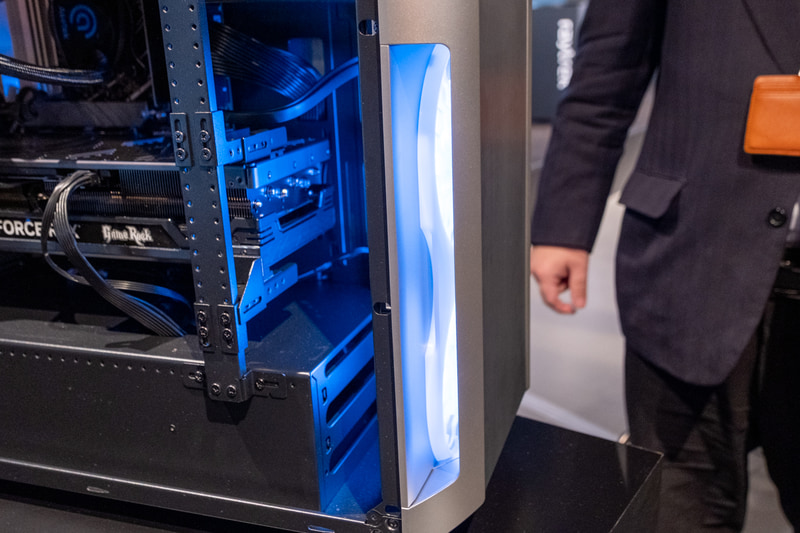 参考展示となるが、LEDファンに対応したフィルタが装着されている機体も並べられていた