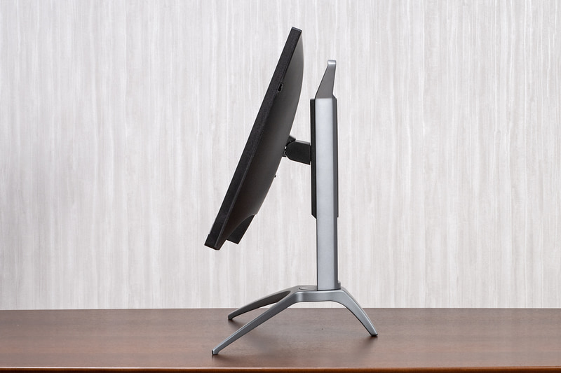 チルトは-5度から+23度まで動かせる