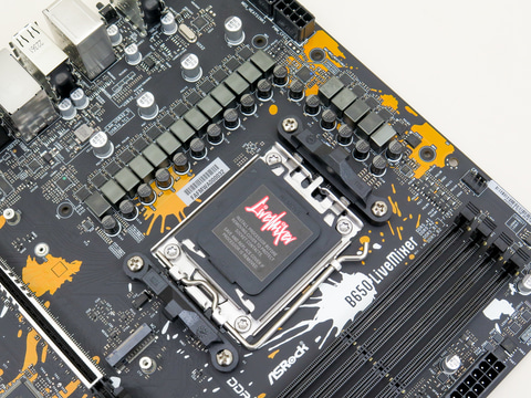 特集】23基のUSBを装備した“変態”マザー「LiveMixer」写真レポート