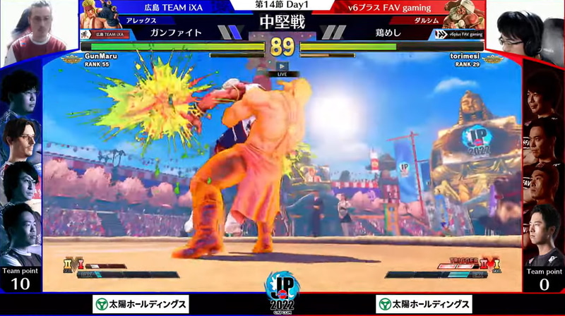 中堅戦は鶏めしダルシムとガンファイトアレックスの一戦。とにかくアレックスの魅力満載の一戦となった。フライングチョップをガードされつつ、そこからバックドロップが決まる通称「闇ドロップ」も炸裂!