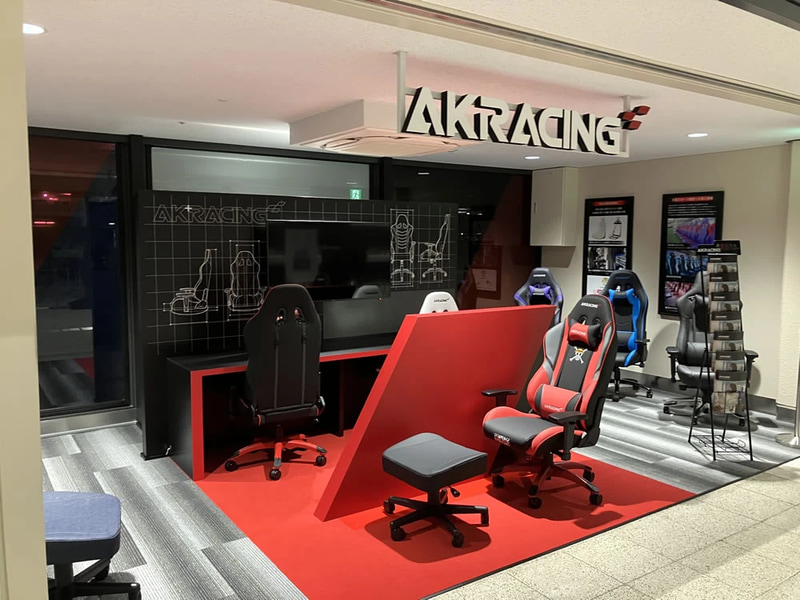 大阪国際空港 AKRacingアンテナショップ