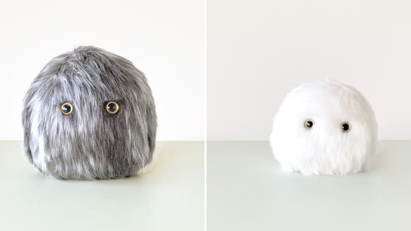 ミックスカラー(左)とモバイルバッテリのコネモフ(右)