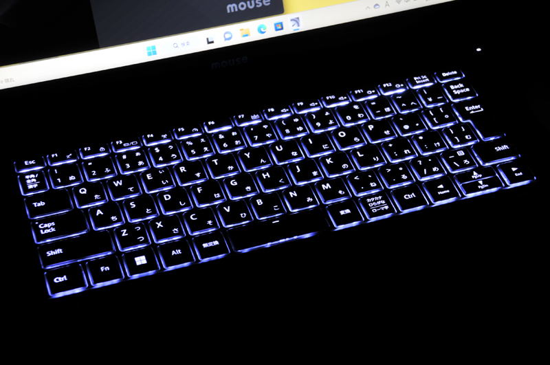 バックライトLEDを搭載しているので暗い場所でもキーを確認できる。明るさは2段階で切り替えでき、LEDのオン/オフも可能