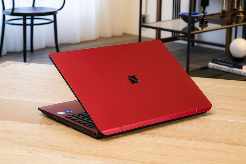 Intel Arc非搭載だが、Blu-rayドライブを搭載する「LAVIE N15(N1575/EA)」もある