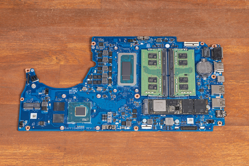 マザーボードの表面と裏面