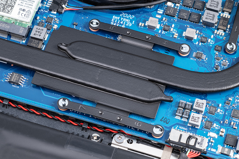 GPU側のヒートシンクとヒートパイプ