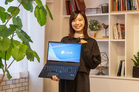 Intel Arcが変えた家庭向けノートPCの選び方。同GPU搭載の「LAVIE N15 