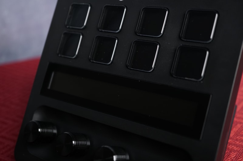 その下に液晶タッチパネル