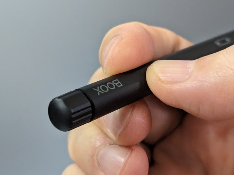 ペンの後端は消しゴムとして機能する