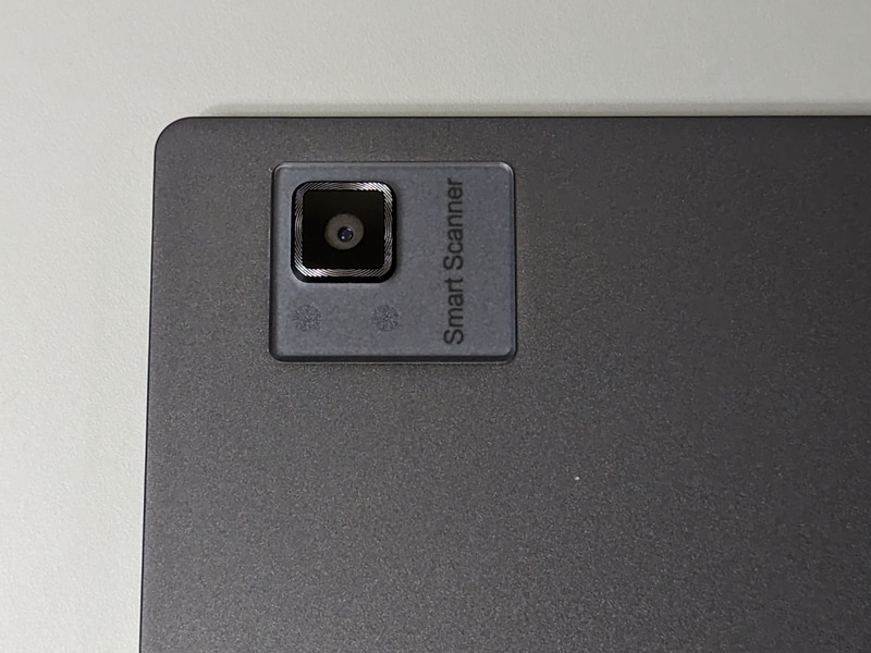 背面カメラ。「Smart Scanner」とあるように、一般的なカメラではなくスキャンのための機構だ